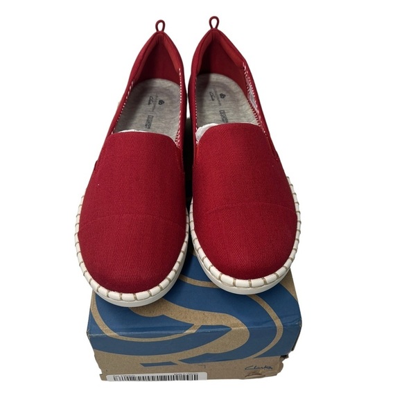 NWT Cloudsteppers by Clarks Women's Red Rouge Slip-on Sneaker Shoes 9 - Picture 7 of 8
